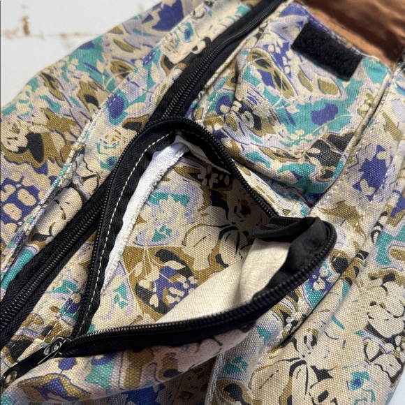 KAVU Cross Body Rope Bag Backpack All Over Print Hike Adventure Travel - Picture 8 of 12